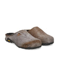 YBUW1303LE61-BRW0013
Faded Brown
Premium pony hair calf leather upper&nbsp;
Sourced from a Gold-rated LWG-certified tannery in Tuscany
Slip-on clog
Technical detailing
Vibram® Megagrip outsole